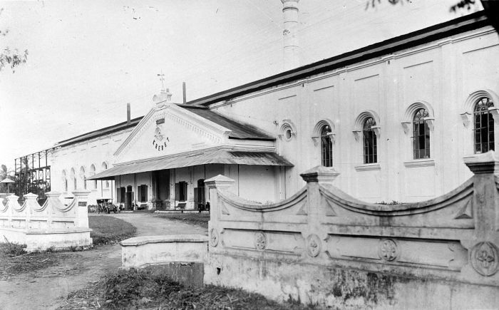 File:COLLECTIE TROPENMUSEUM Suikerfabriek Krebet Malang TMnr 10011672.jpg