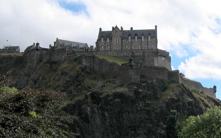 File:Edinburgh-castle.jpg