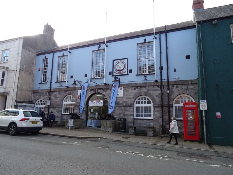 File:Pembroke Town Hall (geograph 6308349).jpg