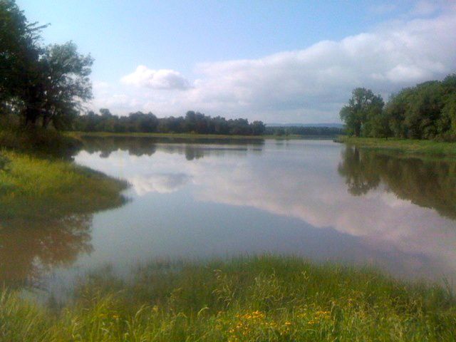 File:Sturgeon Lake (Oregon).jpg