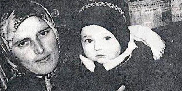 File:Türkan Feyzullah with his mother.jpg