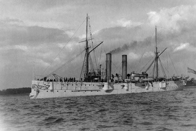 File:USS Detroit (C-10) at anchor.jpg