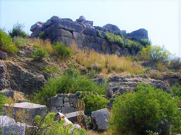 File:Xanthus, tomb of the Nereids, podium.jpg