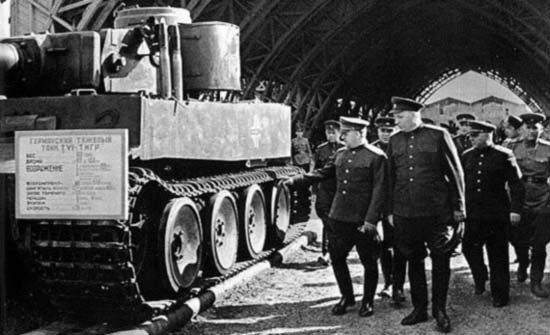 File:Zhukov at the Tiger tank.jpg