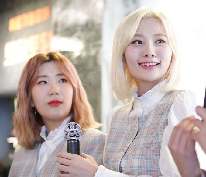 File:180306 Bolbbalgan4 at a fansinging (1).jpg