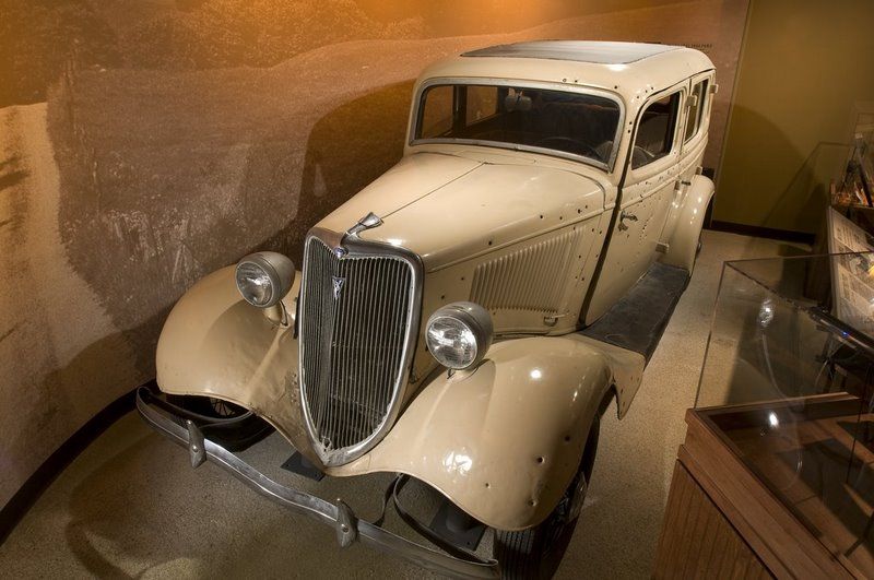 File:Bonnie and Clyde Death Car.jpg