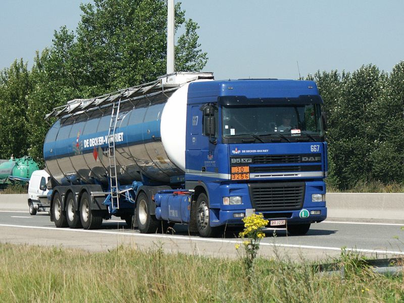 File:DAF 95XF-De Decker-Van Riet (B)-2003.jpg