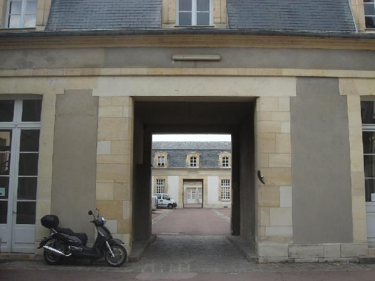 File:Ecurie du chateau de meudon.jpg