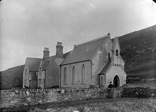 File:Enlli chapel (CM), Bardsey NLW3363884.jpg