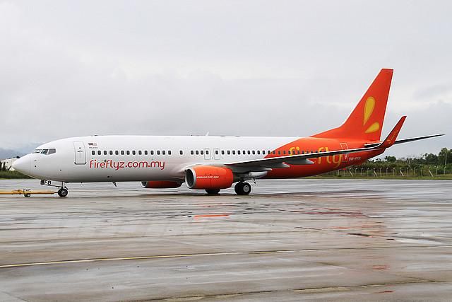 File:Firefly B737-8Q8 (9M-FFB) on tow.jpg