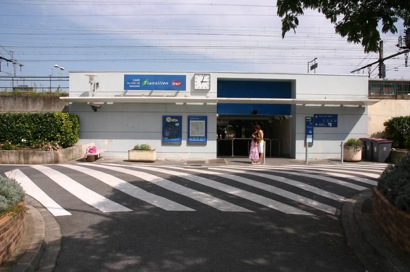 File:Gare de Vert-de-Maisons.jpg