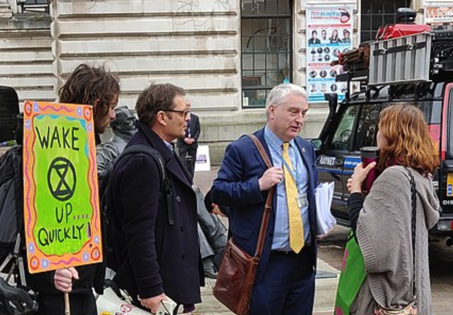 File:Gerald Vernon-Jackson talking to Extinction Rebellion 2019.03.19.png