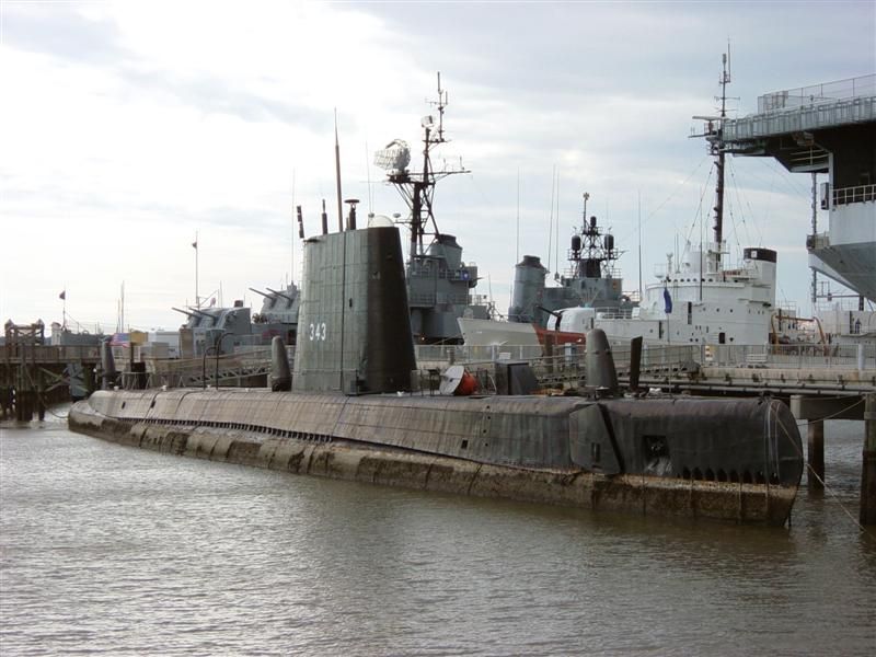 File:USSClamagore112403.jpg