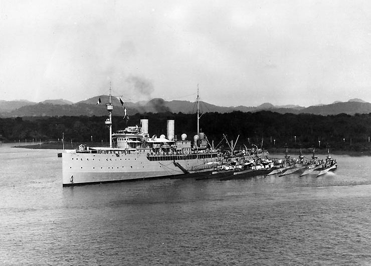 File:USS Shawmut (CM-4) with submarines 1920s.jpg