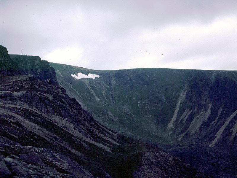 File:Beinn-a-bhuird-02.jpg