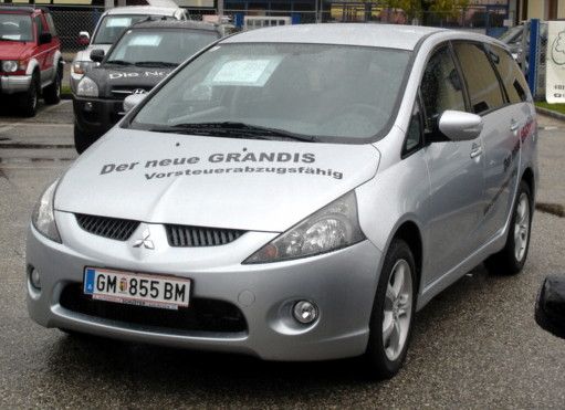 File:Mitsubishi Grandis silber.jpg