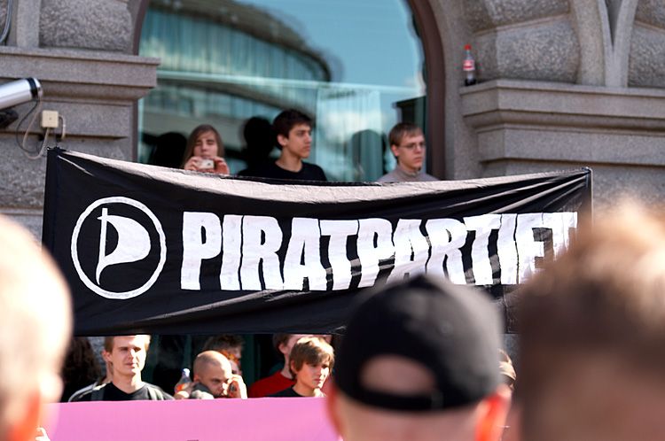 File:Piratpartiet demonstration.jpg