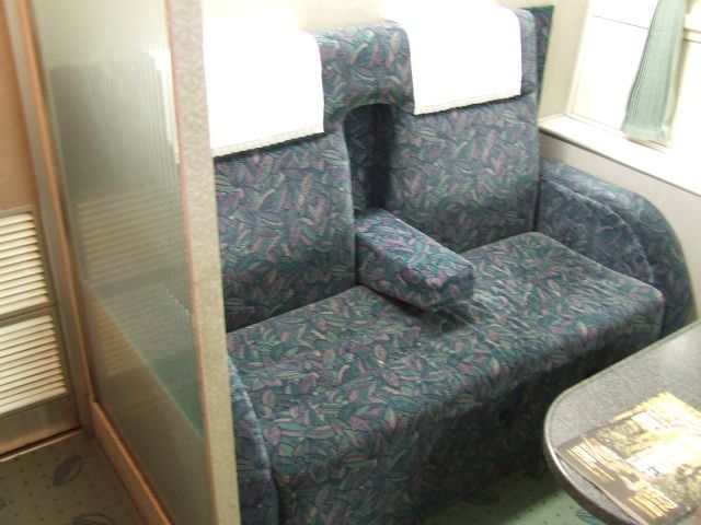 File:Semi-Compartment Seat of Odakyu RomanceCar RSE.JPG