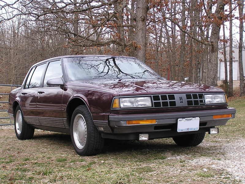 File:1989 Oldsmobile Ninety-Eight Touring Sedan.jpg