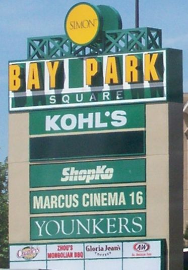 File:BayParkSquareGreenBayWisconsin2.jpg