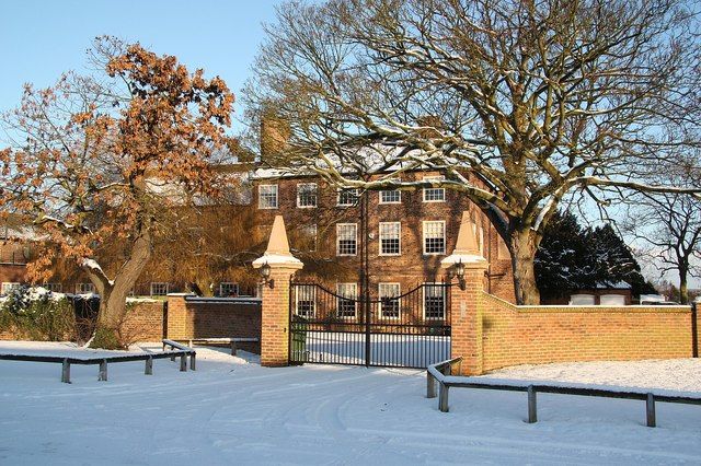 File:Brumby Hall - geograph.org.uk - 1650129.jpg