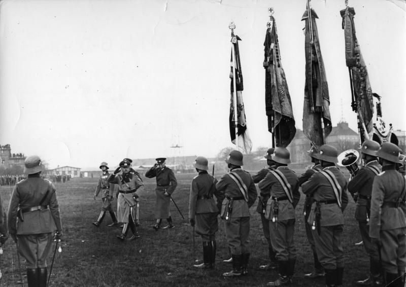 File:Bundesarchiv Bild 183-2007-0928-502, Berlin, Vereidigung von Rekruten.jpg