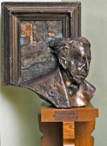 File:Bust rubinstein.jpg