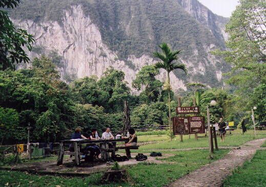 File:Camp 5 Gunung Mulu National Park.jpg