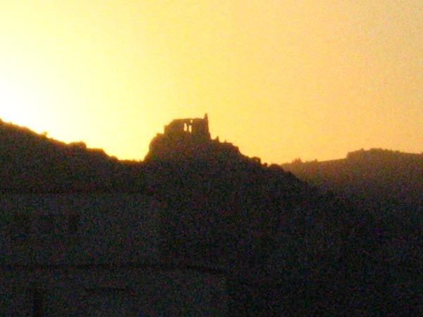 File:Chateau Crussol coucher de soleil.jpg