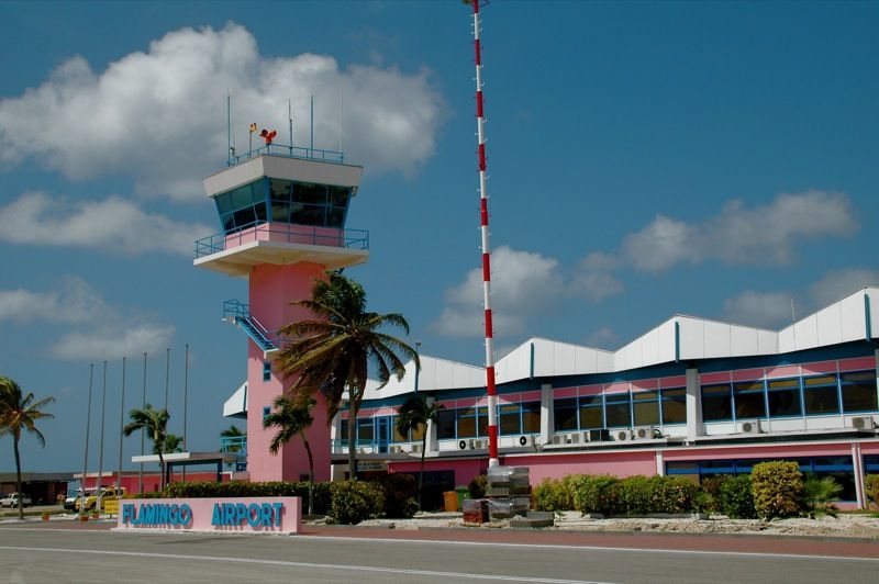 File:Flamingo Airport.jpg