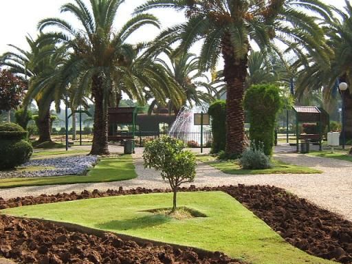 File:Flower garden in ramat gan.jpg