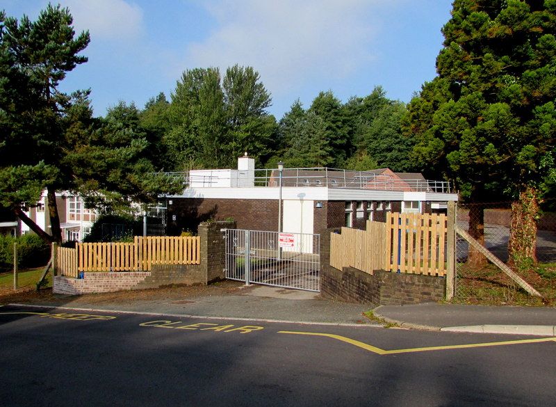 File:Former Blaenavon Health Centre (geograph 4670198).jpg