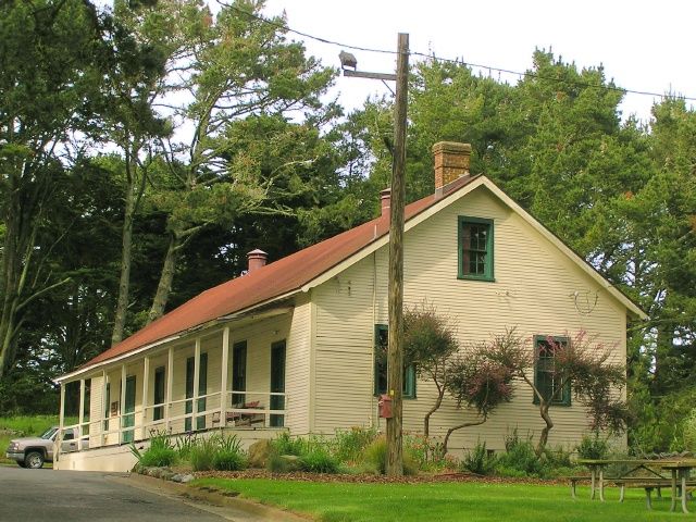 File:Fort Miley ordnance storehouse.jpg