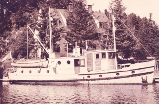 File:MV Auklet at Little Port Walter.JPG