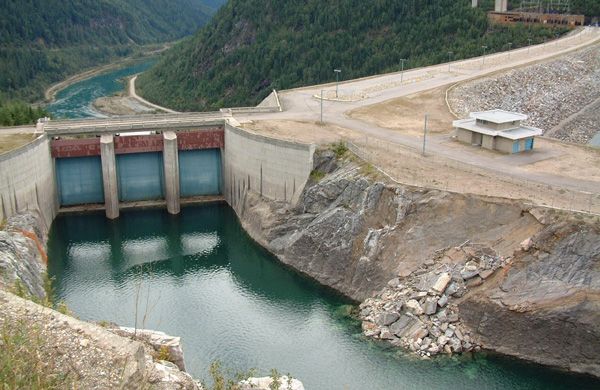 File:Mica Dam spillway.jpg