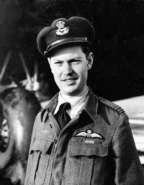 File:SUK10670 Dave Shannon 1943 (cropped).jpg