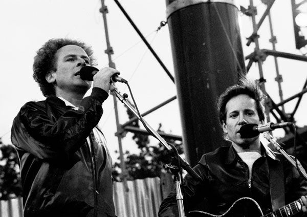 File:SimonandGarfunkel.jpg