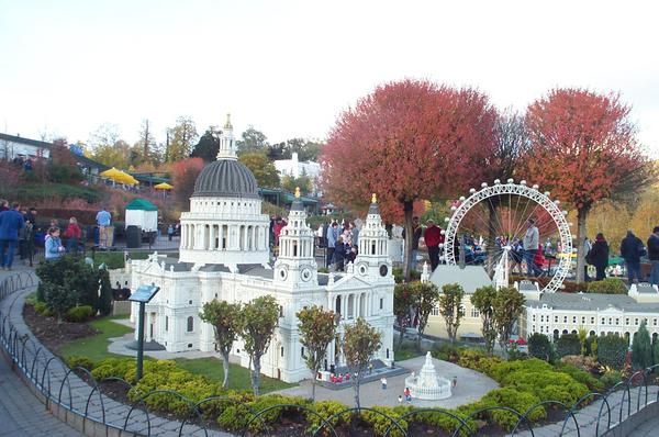 File:St Pauls Legoland.jpg