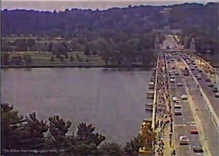 File:The Ribbon crossing the Arlington Bridge.jpg