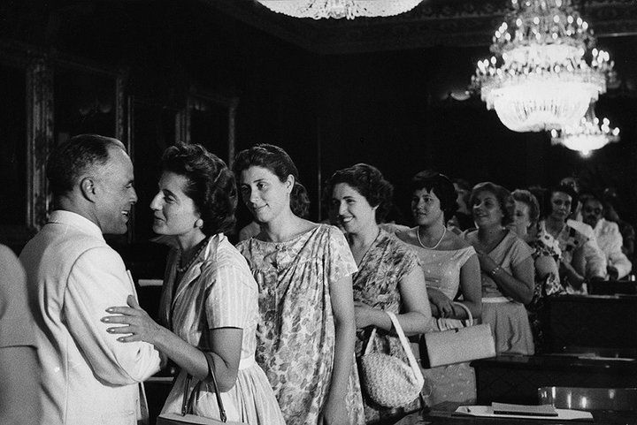 File:Bourguiba and a group of women.jpg