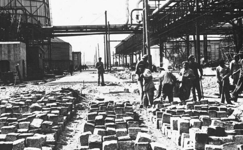 File:Bundesarchiv Bild 146-2007-0068, IG-Farbenwerke Auschwitz.jpg