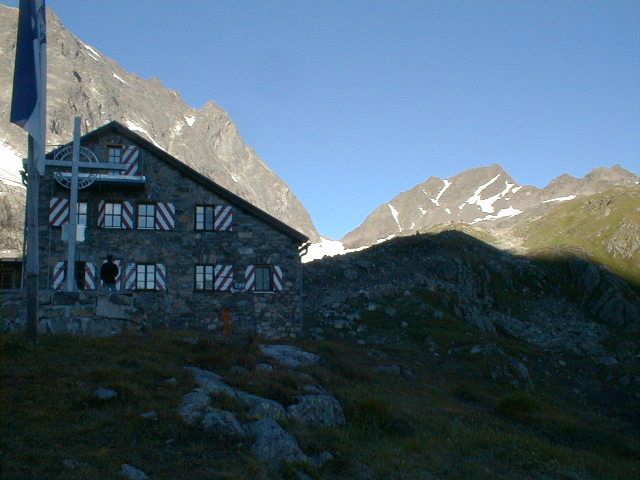 File:Darmstädter Hütte mit Scheibler.jpg