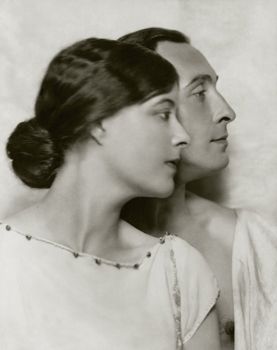 File:Elsie Mackay and Lionel Atwill.jpg