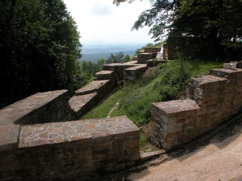 File:Hohenstaufen Castle Ruins 1.jpg