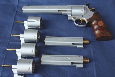 File:Janz-Revolver.jpg