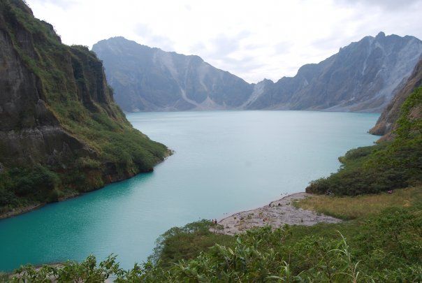 File:Lake Pinatubo in January, 2009.jpg