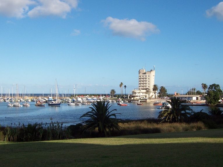 File:Port of Buceo.jpg