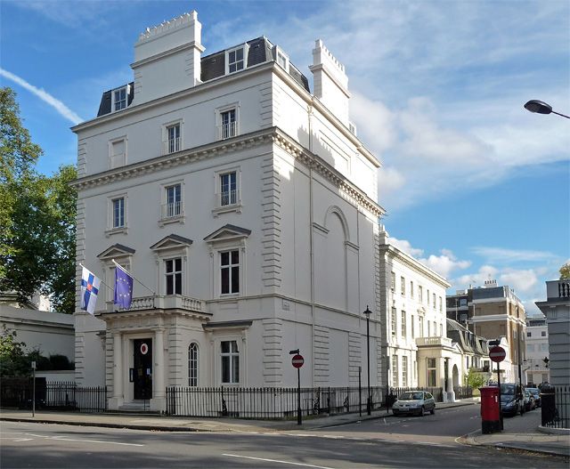 File:38 Chesham Place (geograph 4722827).jpg