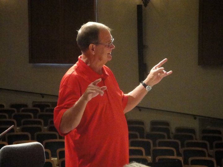 File:Bob Curnow conducting in PA, 2010.jpg