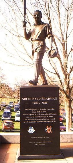 File:Bradmanstatue.jpg